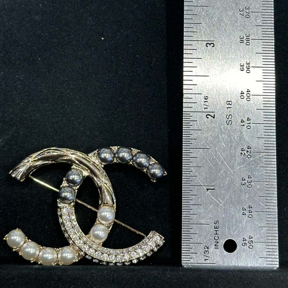 Chanel Brooch Gold, Pearly White, Gray & Crystal - Picture 5 of 6